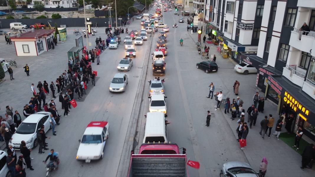 Konya ve ilçelerinde seçim kutlamalarından kareler 10