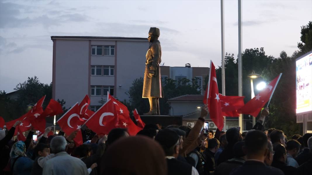 Konya ve ilçelerinde seçim kutlamalarından kareler 8