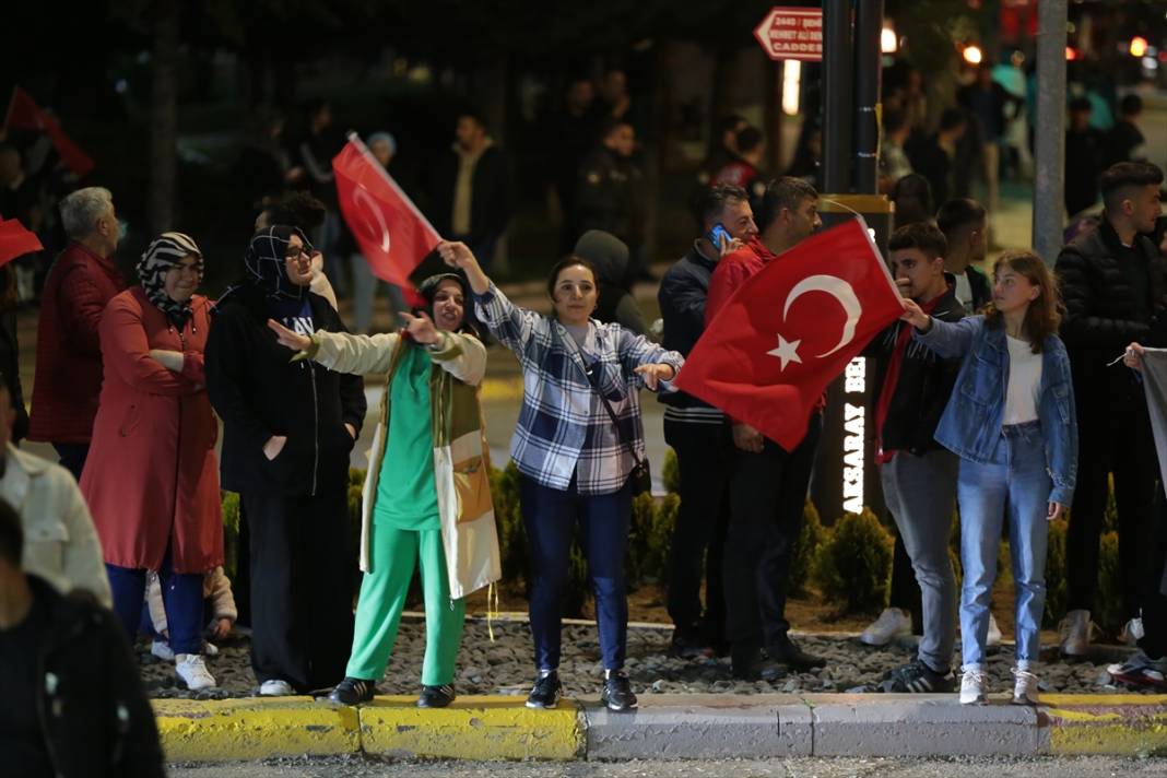 Konya ve ilçelerinde seçim kutlamalarından kareler 6
