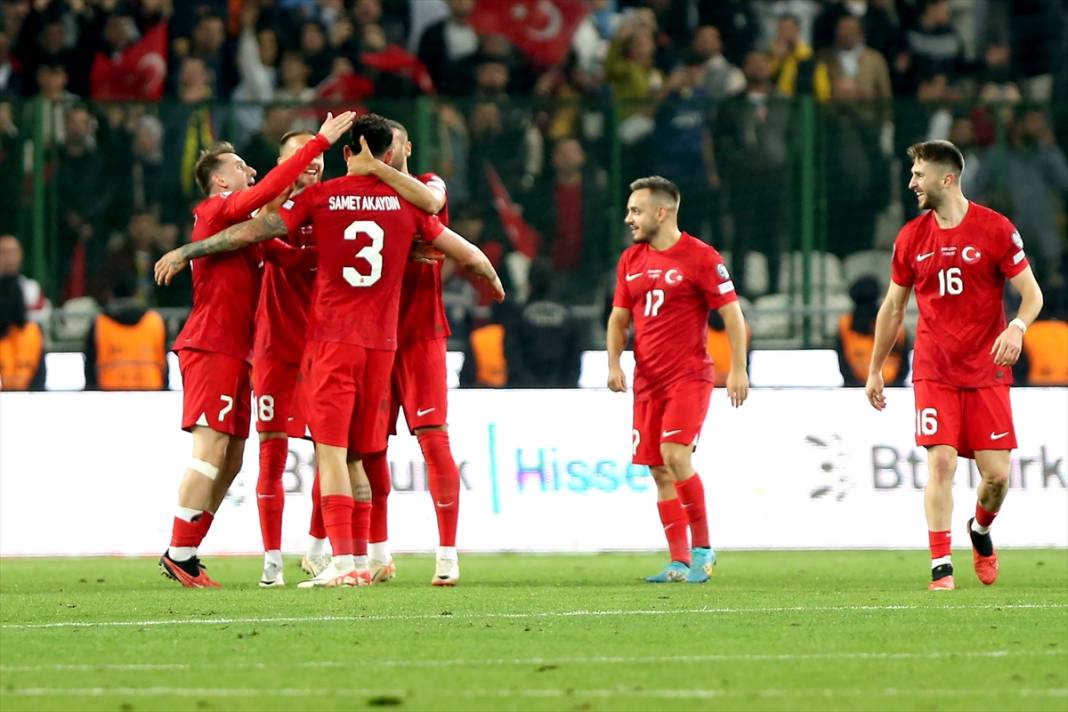 Türkiye-Letonya maçından özel kareler 12