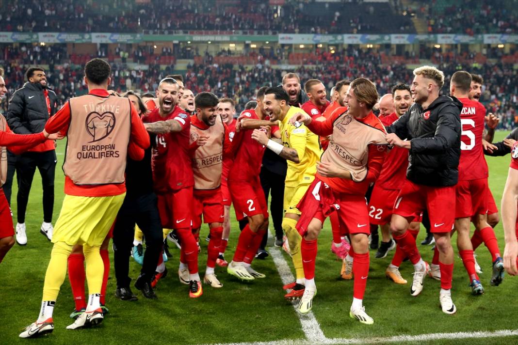 Türkiye-Letonya maçından özel kareler 18