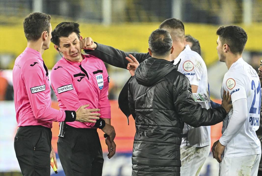 MKE Ankaragücü Kulübü Başkanı Faruk Koca'dan hakeme saldırı 10
