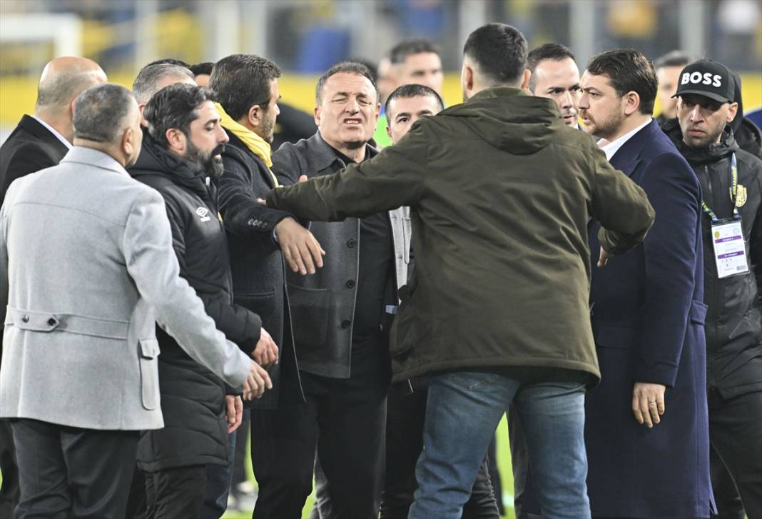 MKE Ankaragücü Kulübü Başkanı Faruk Koca'dan hakeme saldırı 4