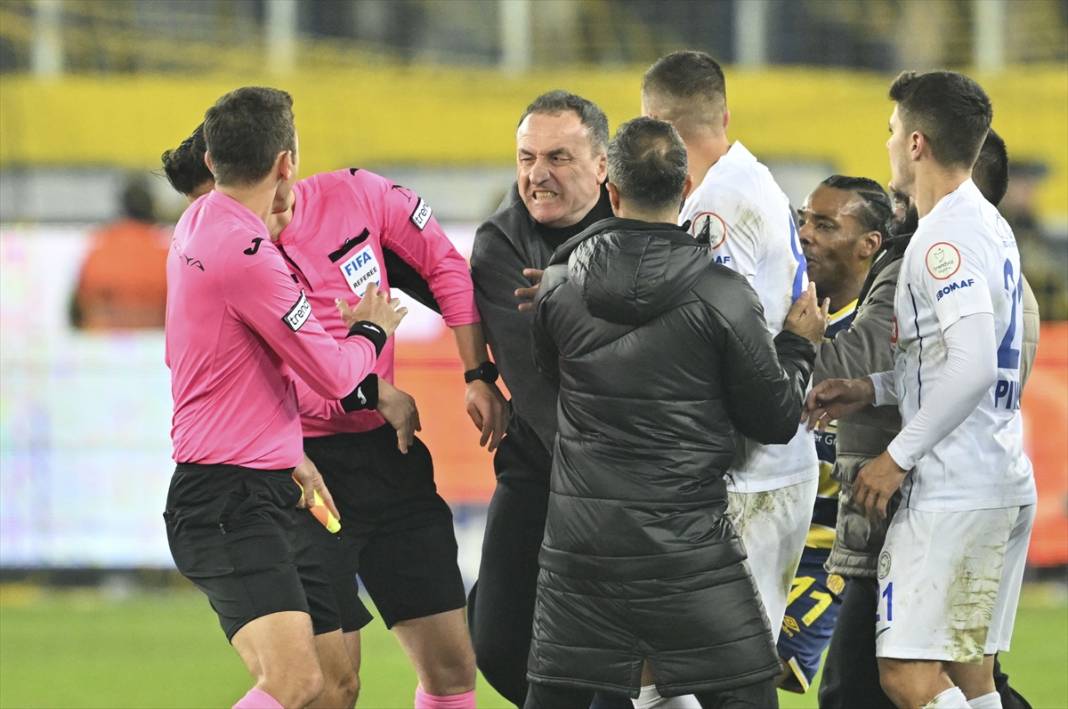MKE Ankaragücü Kulübü Başkanı Faruk Koca'dan hakeme saldırı 11