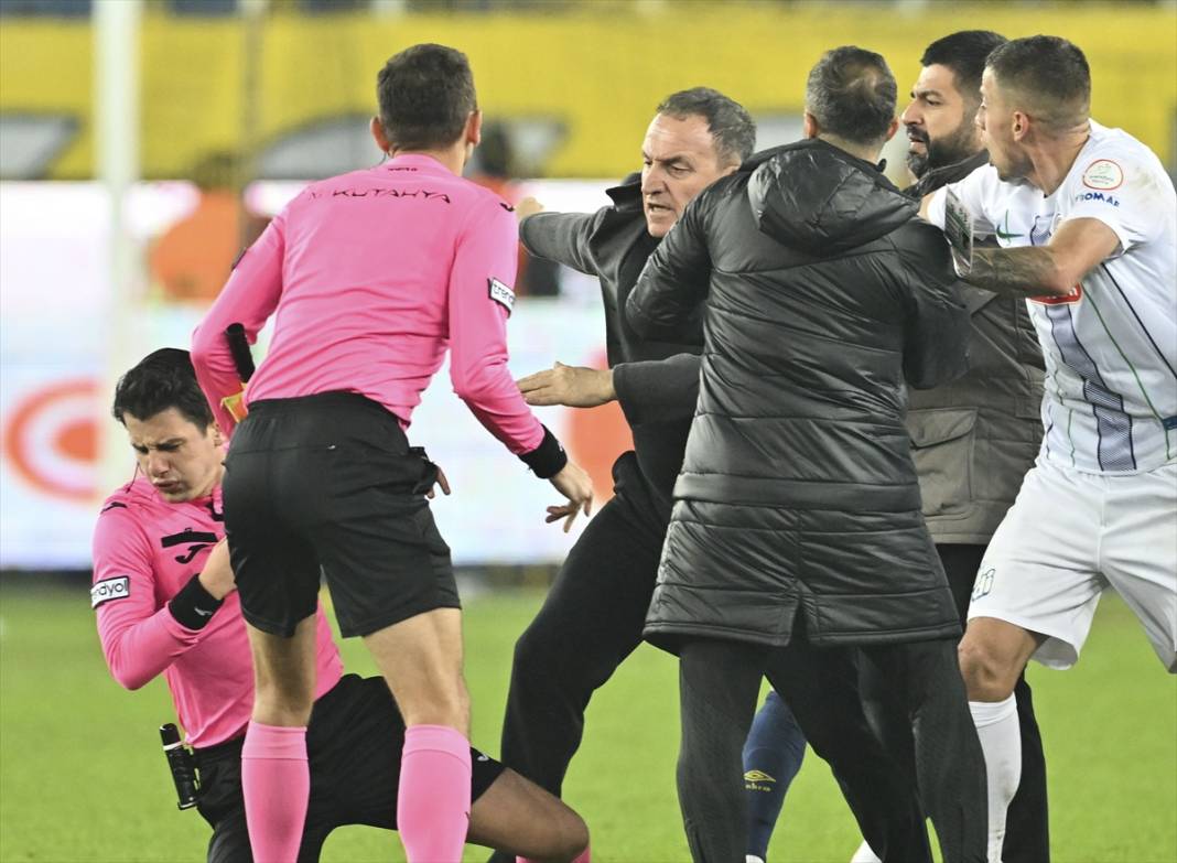 MKE Ankaragücü Kulübü Başkanı Faruk Koca'dan hakeme saldırı 8