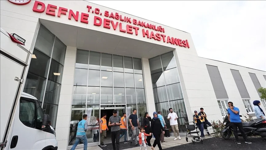 Defne Devlet Hastanesi acilinde ilk gün yoğun hizmet