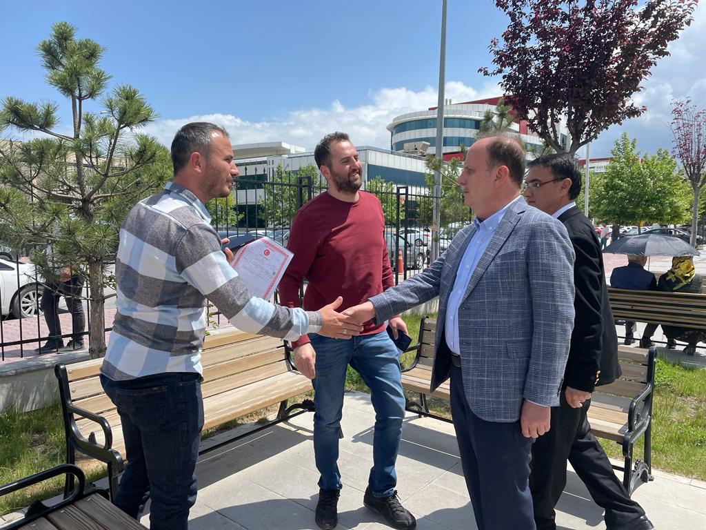 "Dünyanın gözü seçimlerde"