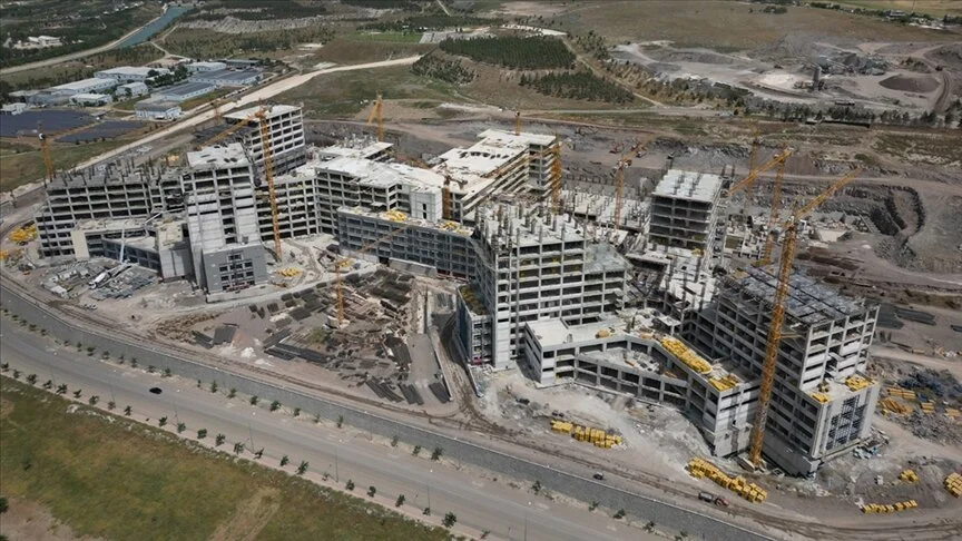 Şanlıurfa Şehir Hastanesi'nin yüzde 41 tamamlandı