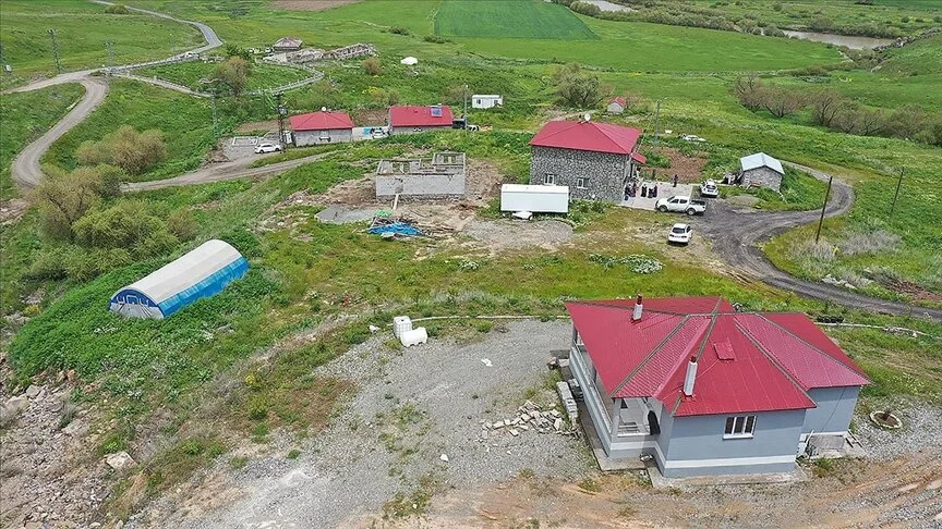 12 seçmeni bulunan köy sandığa gitti