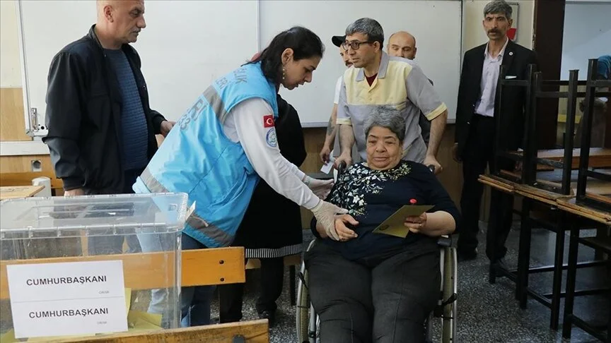 Hasta ve engelli seçmene destek