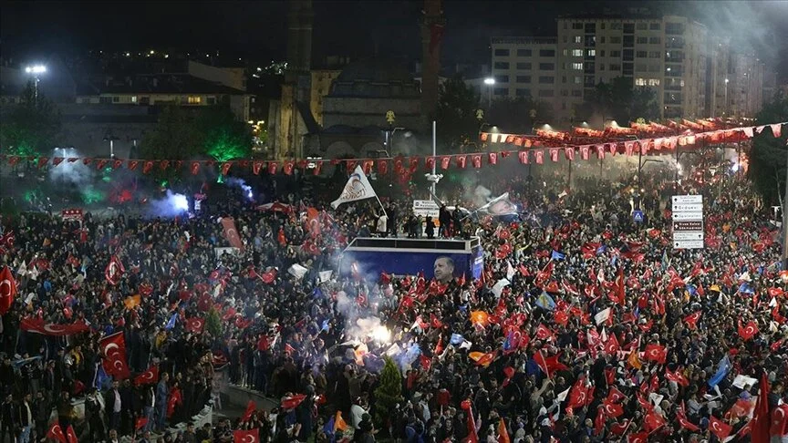Türkiye'nin dört bir yanında seçim kutlamaları