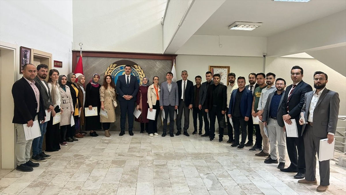 Öğretmenlere başarı belgesi verildi