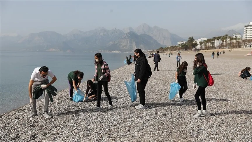 Orman, deniz ve göl kenarlarında "izmarit toplama" etkinliği