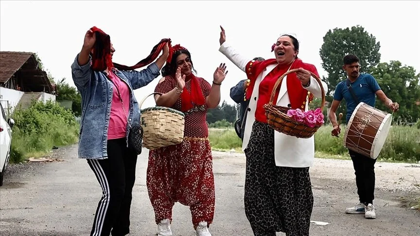 Sandık başından renkli görüntüler