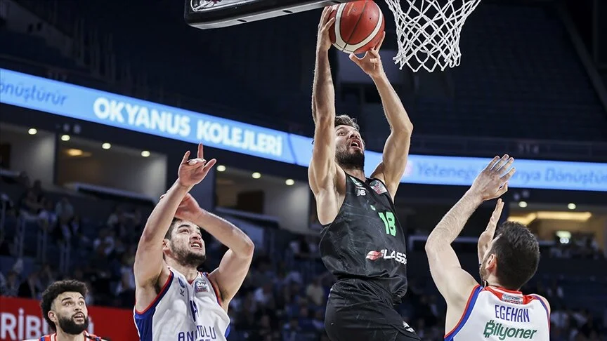 Darüşşafaka yarın Anadolu Efes'i ağırlayacak