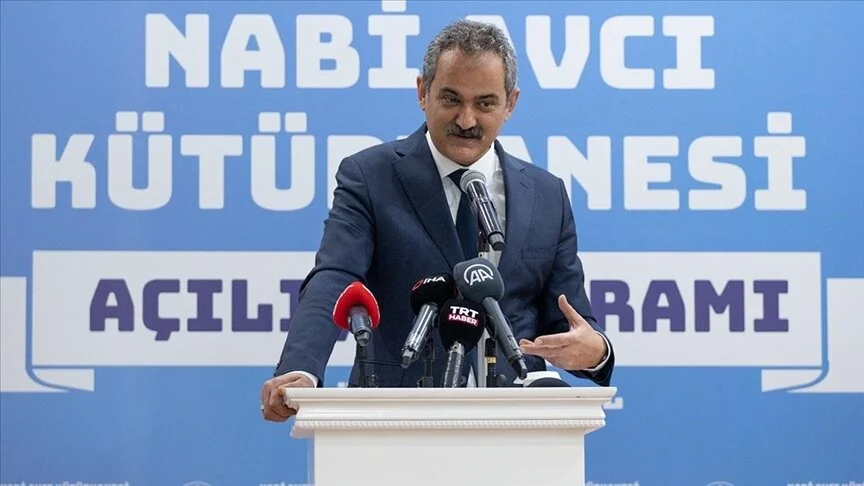 Bakan Özer okullardaki kitap sayısını açıkladı