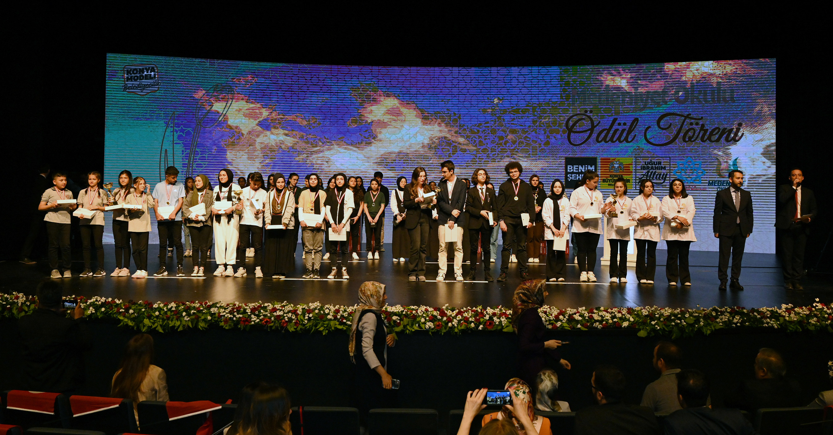 Yarışmalarda dereceye girenler ödüllendirildi