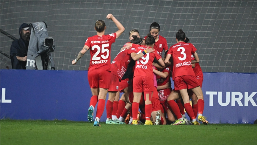 Lig'de ilk şampiyonluğunu kazandı