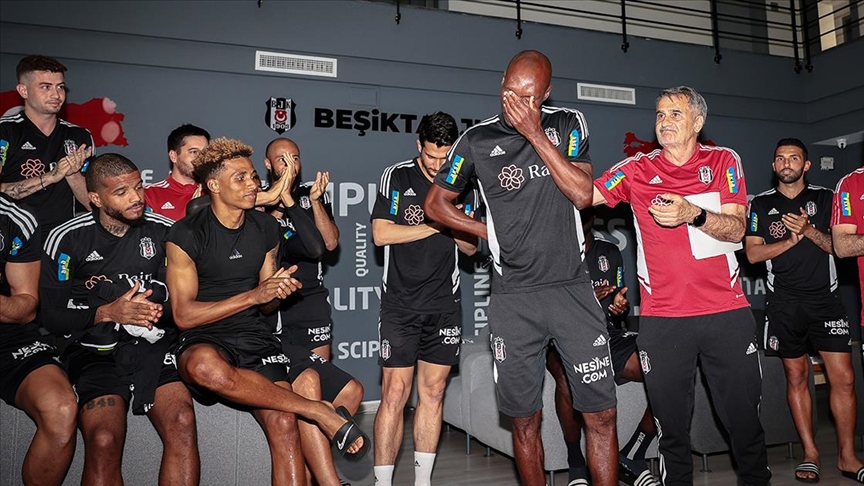 Beşiktaş'tan Atiba Hutchinson'a veda