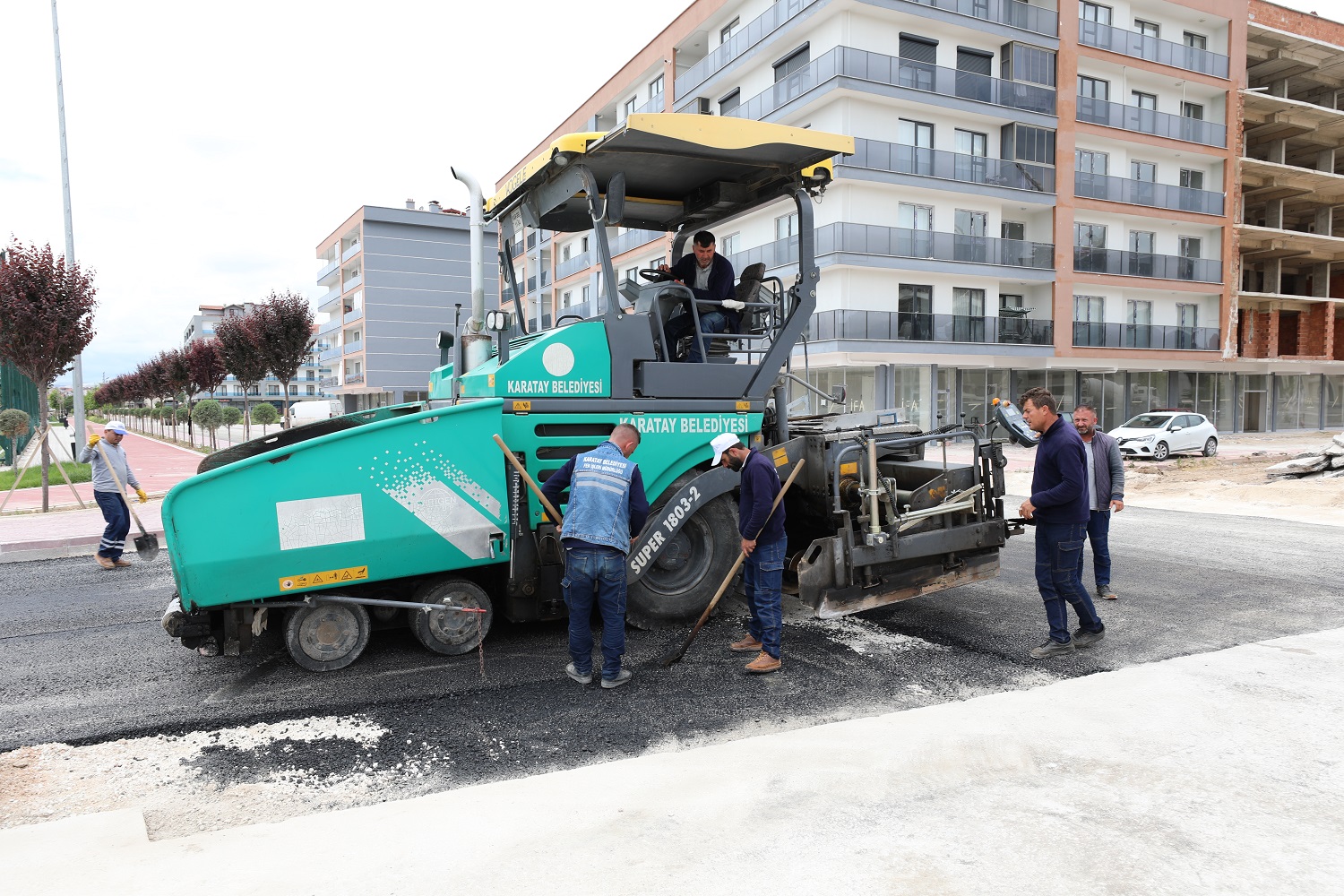 Karatay'da mahalle yolları modernize ediliyor