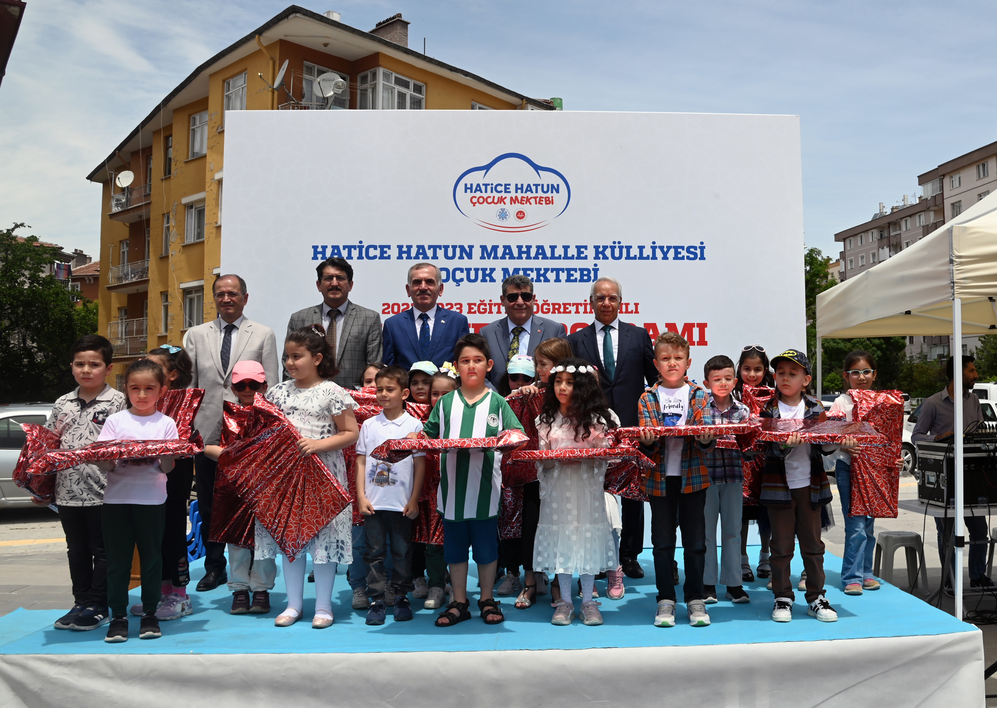 Çocuk mektebi 140 mezun verdi