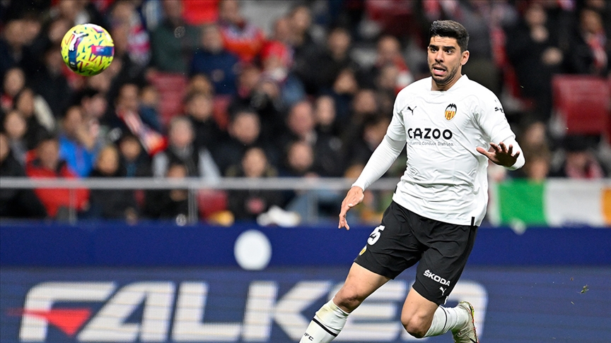 Cenk Özkaçar 5 yıl daha Valencia'da