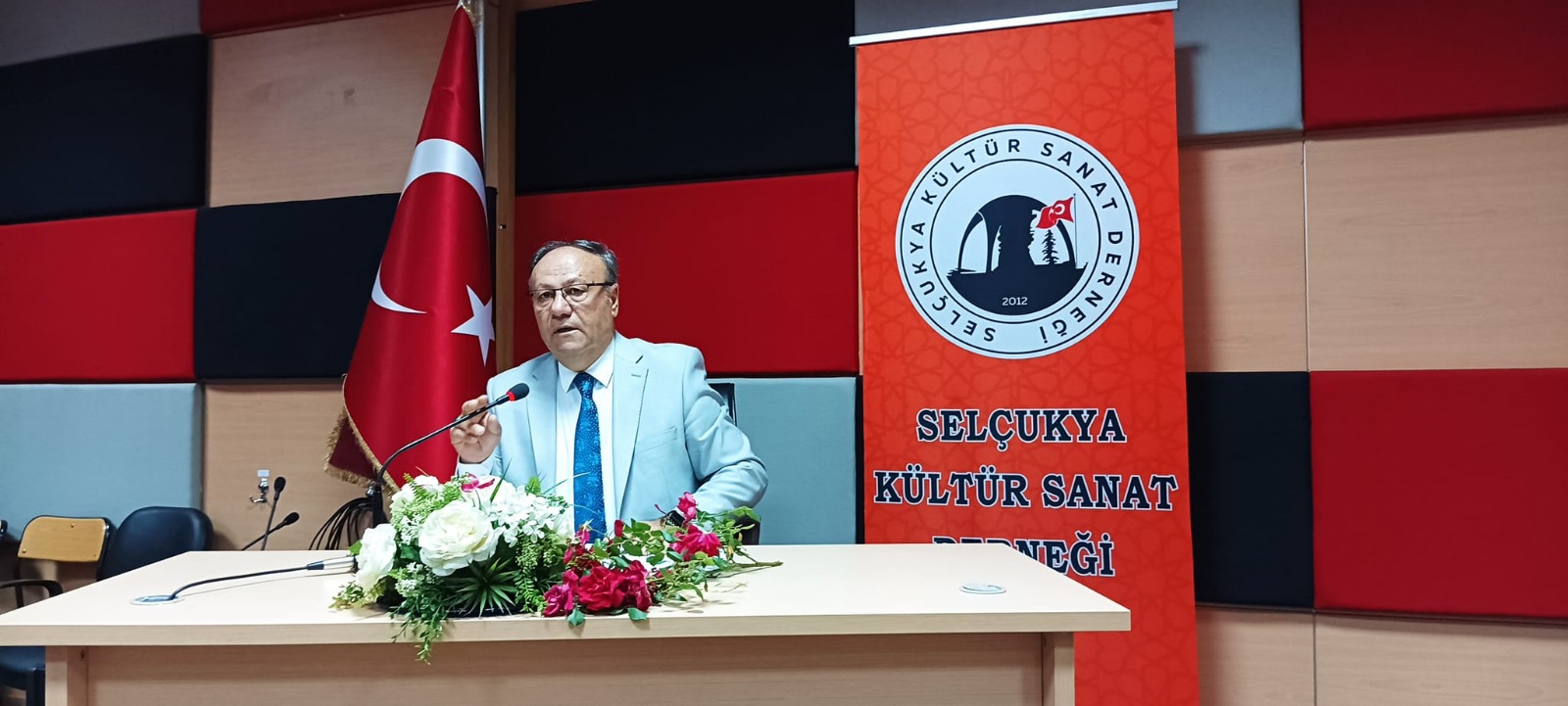 Selçukya'da, Osmanlı'da kadın şairler anlatıldı
