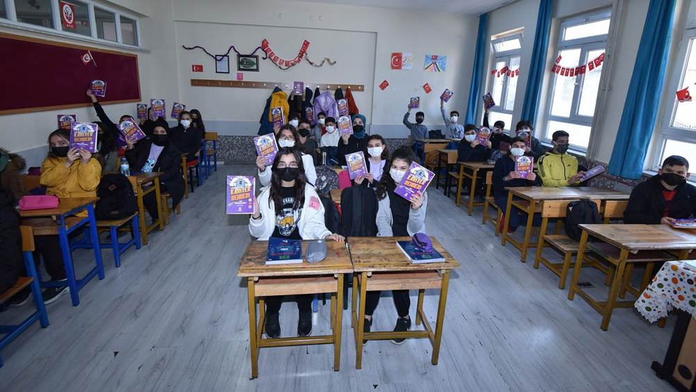 Karatay Belediyesinden öğrencilere "Kariyer Rehberi Planlama" defteri
