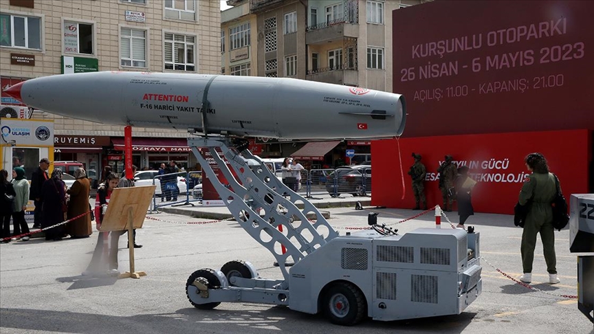 "Seyit Onbaşı" uçaklara mühimmat taşıyor