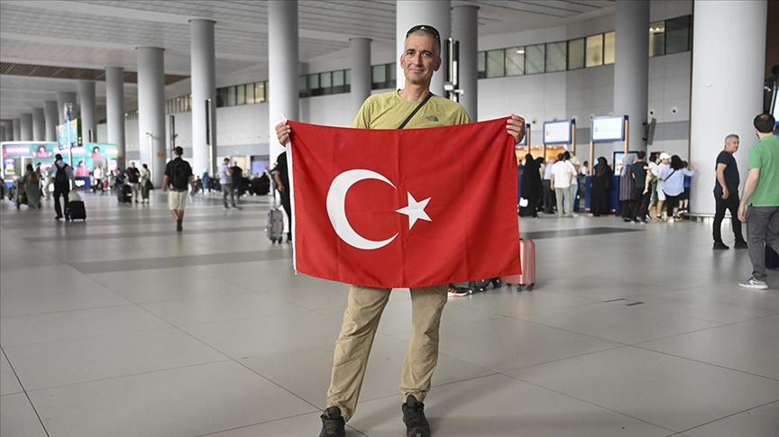 Dünya'da 45 kişinin arasına giren Türk Dağcı yurda döndü