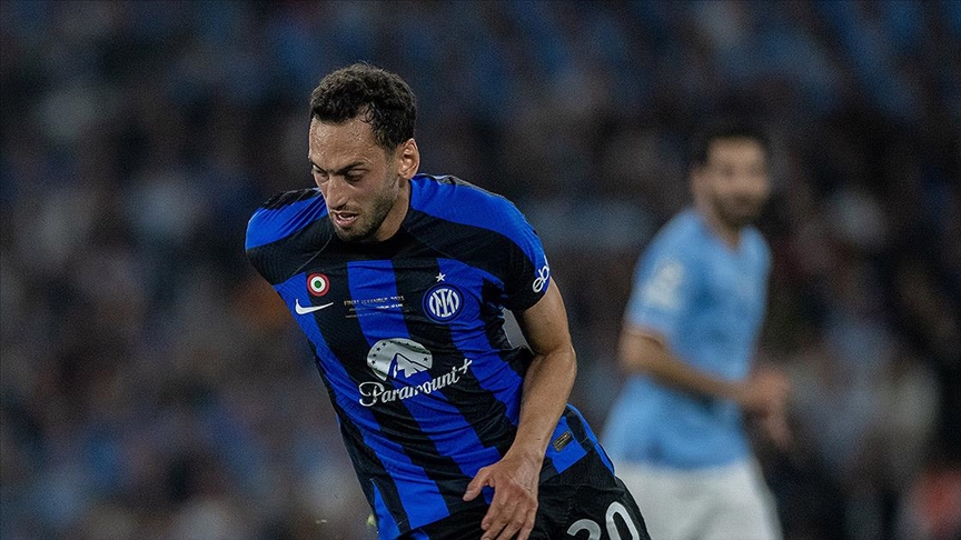 Hakan Çalhanoğlu 2027'ye kadar Inter'de
