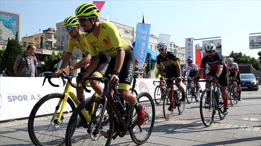 Erciyes Uluslararası Yol ve Dağ Bisikletçileri yarışıyor