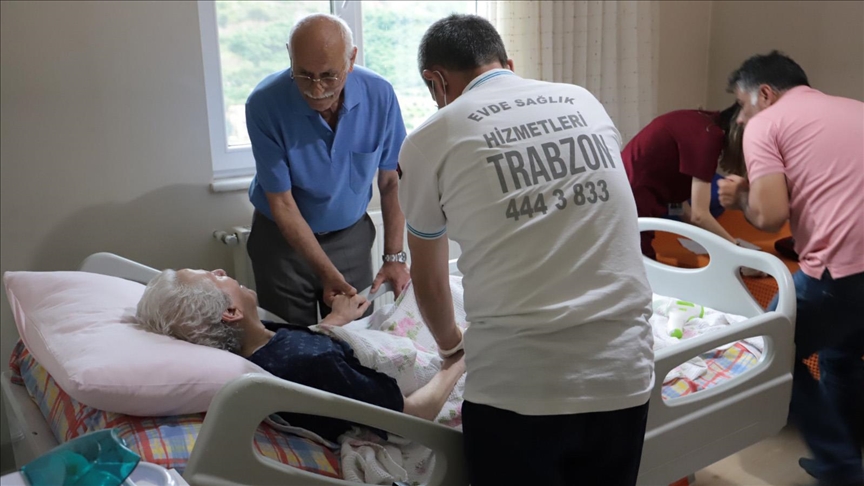 647 bini aşkın hastaya evde hizmet veriliyor