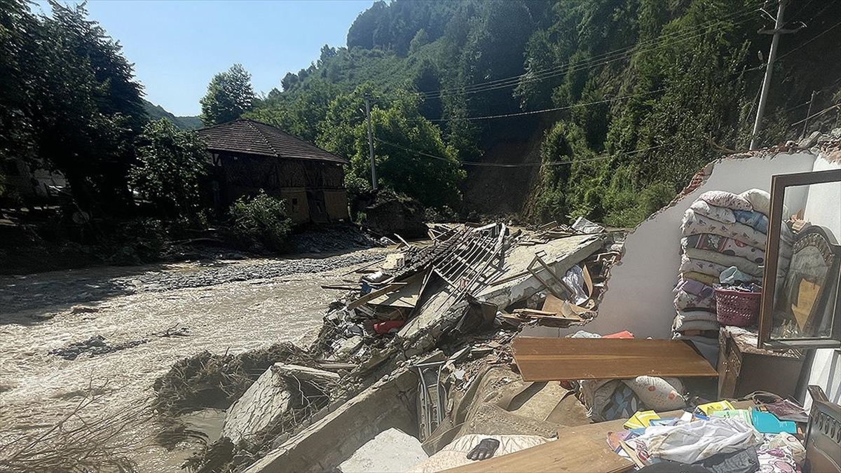 Düzce'de selden etkilenen ailelere destek