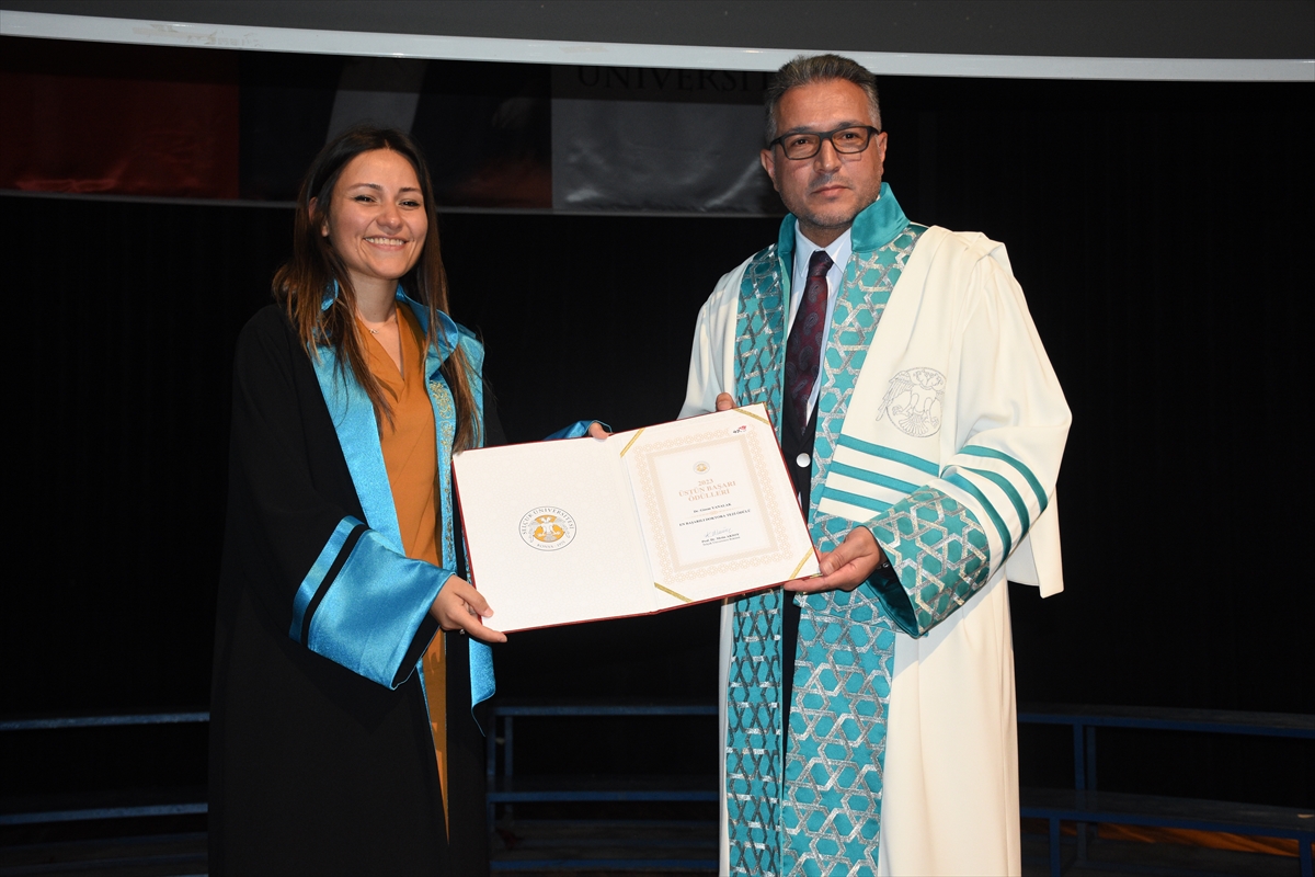 Selçuk Üniversitesi'nde mezuniyet heyecanı