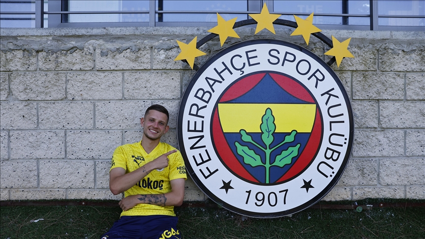 Fenerbahçe'nin yeni transferi mutlu olduğunu belirtti