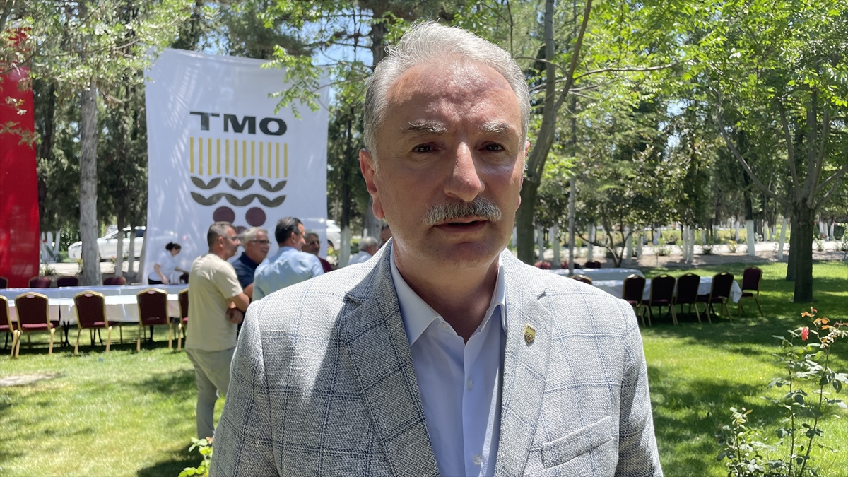 Konya'da açılan depolar çiftçiye destek oldu