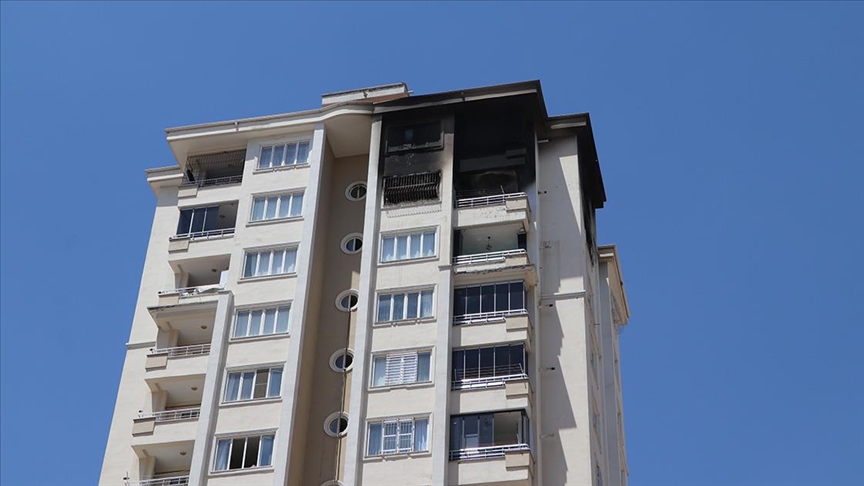 15 katlı binada alevler yükseldi