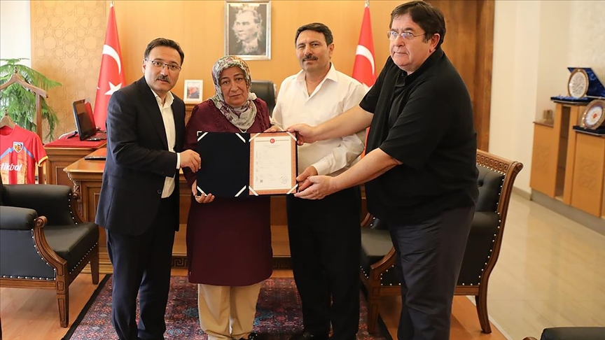 Şehit ailesine evleri teslim edildi