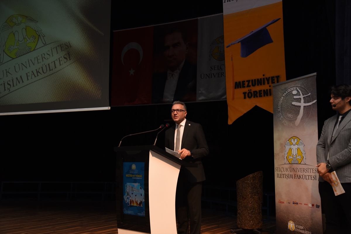 Selçuk İletişim 27. dönem mezunlarını verdi