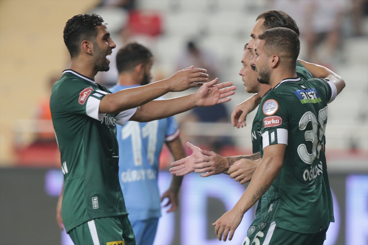 Konyaspor deplasmandan 1 puanla döndü
