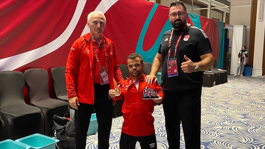 Para halterci dünya üçüncüsü oldu