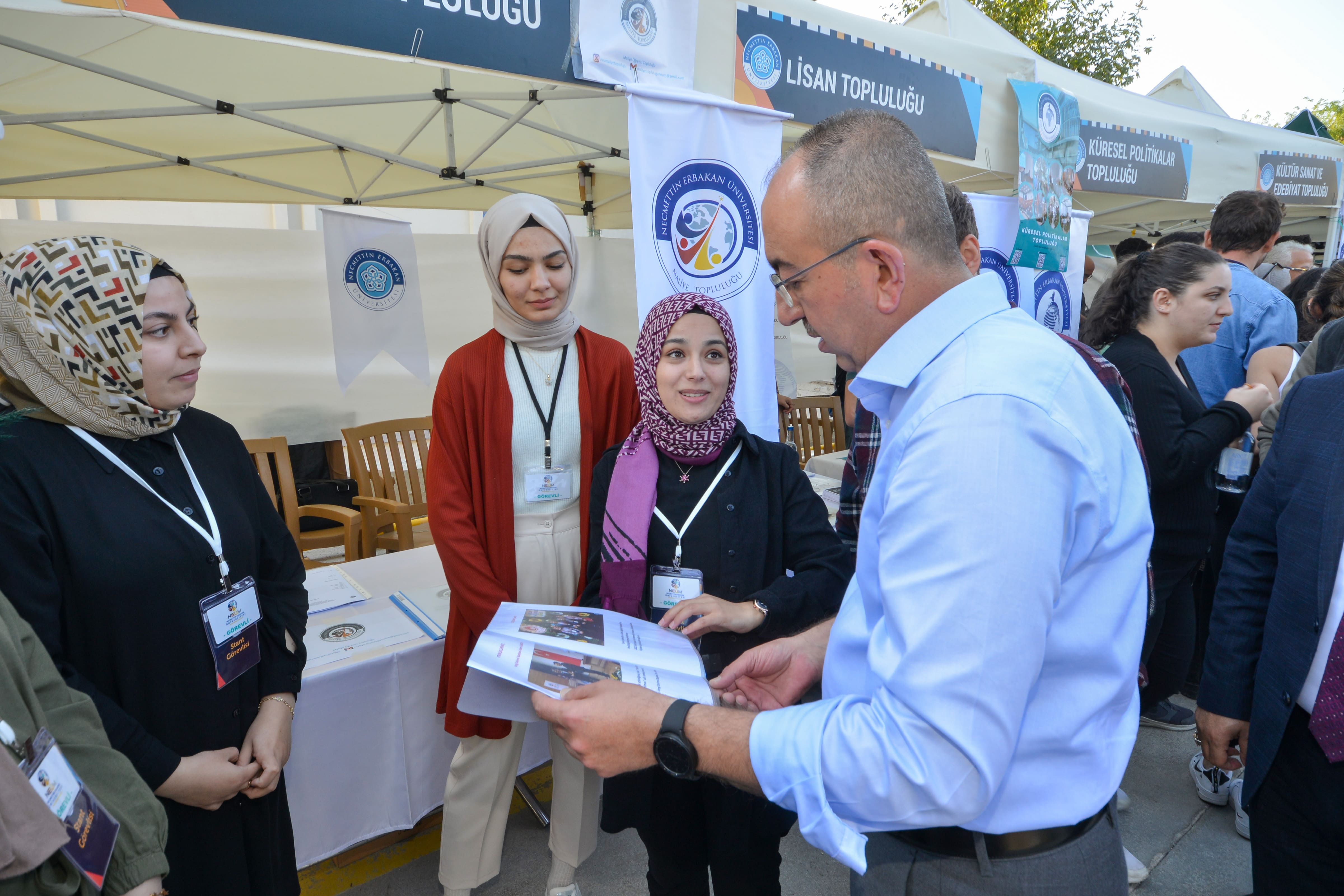 Üniversiteli gençlere bir destek de Meram'dan