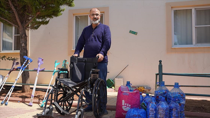 Deprem bölgesindeki mavi kapaklarla 250 engelliyi sevindirdi
