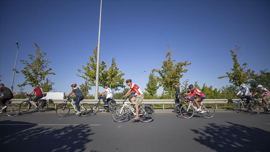 Pedalları Lenfoma'ya dikkat çekmek için çevirdiler