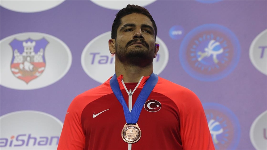 Dünya Güreş Şampiyonası'nda bronz madalya kazandı