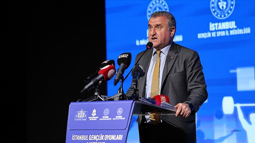 Bakan Osman Aşkın Bak gençlere seslendi