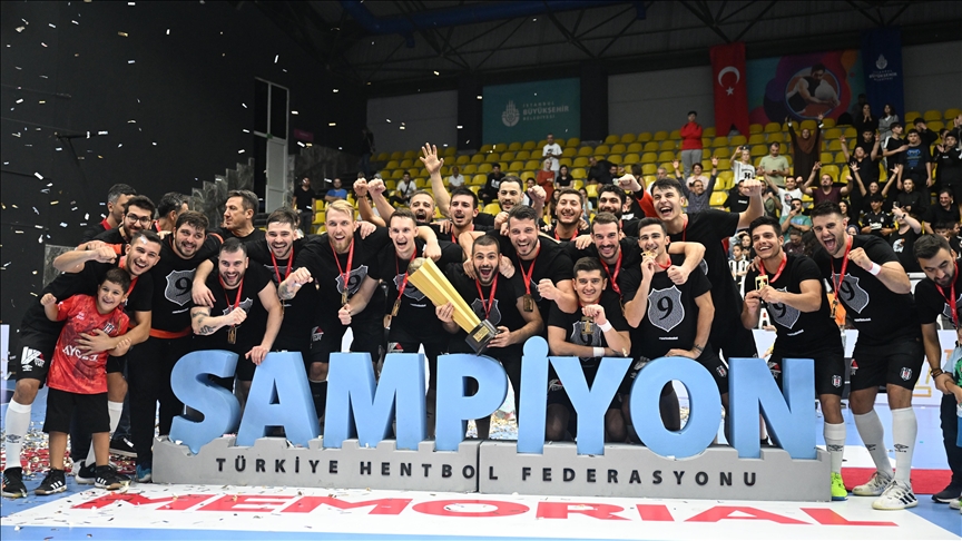 Hentbol Erkekler Süper Kupa'da siyah-beyazlılar şampiyon