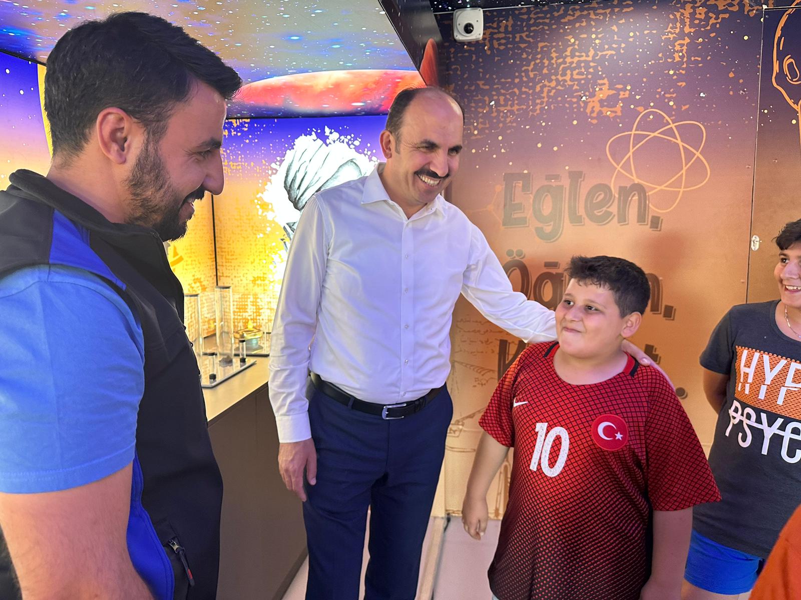 Yenilenen Bilim Tır'ı öğrencilere bilim sevgisi aşılıyor