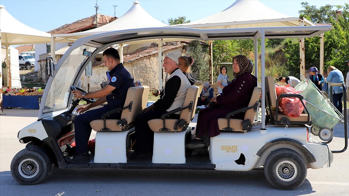 Golf aracıyla ücretsiz servis